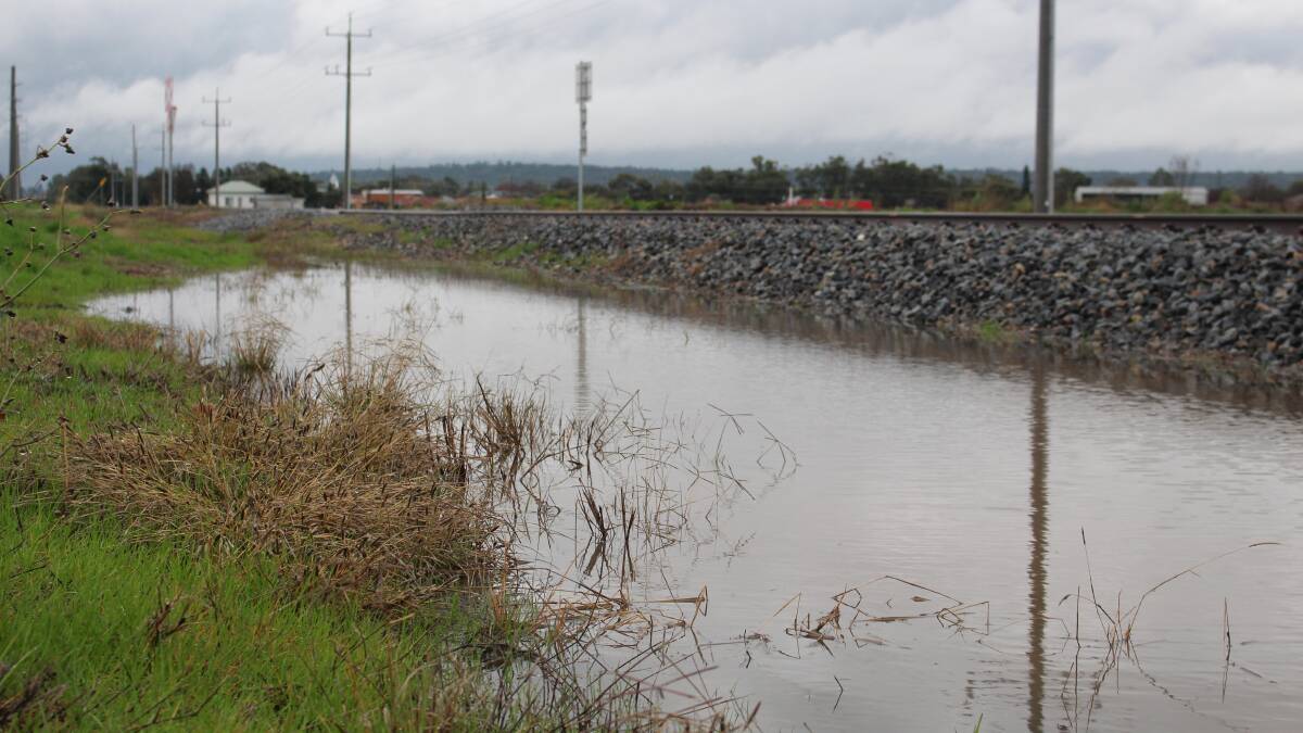 Land owners warned about flooding in Griffith area | Pictures