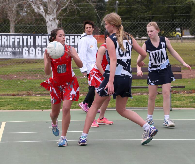 GD Macy Spencer looking for the open player in her under 15's netball game.