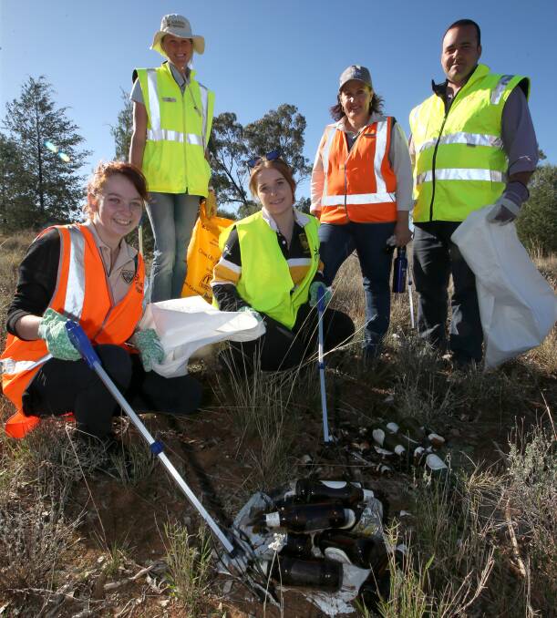 CLEAN UP: Natalie Amery and Jennifer Pilon from Wade High School with helpers from the Department of Primary Industries, Murrumbidgee Irrigation and council. 