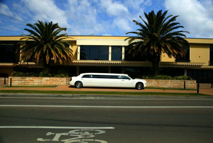 Sylvania Waters  Photo Michele MOssop  MOnday 8th September 2008  Generic suburbia limousine limo wedding global warming kitch SPECIALX 91701