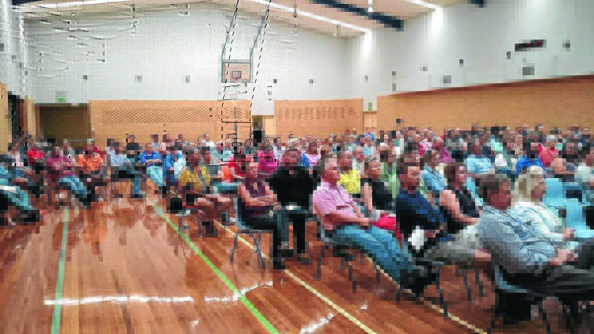 FULL HOUSE: Hundreds of concerned locals packed the Hillston Community Hall for last week’s Hillston Aquifer Alliance meeting. 