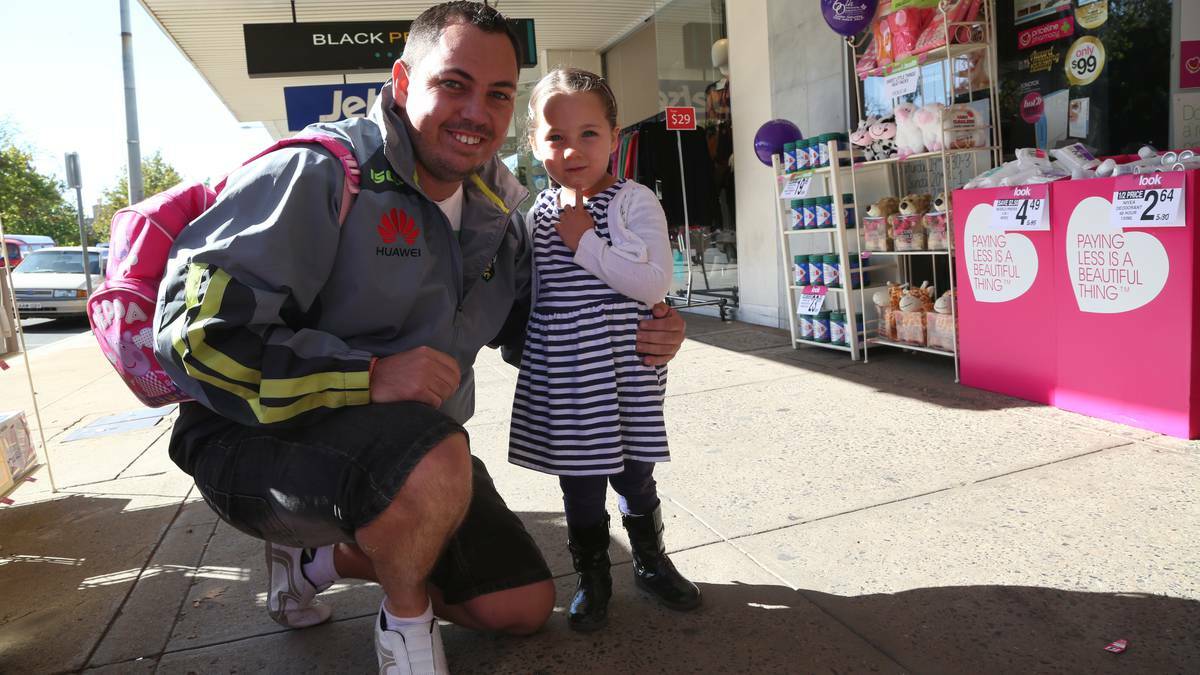 SIDE WALK SALE, GRIFFITH: Duane Eade and daughter Rylee, 3. Picture: Anthony Stipo, The Area News