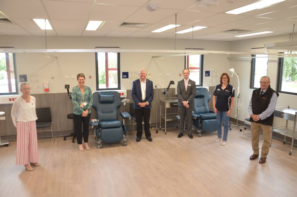 Ambulatory care manager Sandra Royal, western clinical operations director Cherie Puckett, council general manager Brett Stonestreet, hospital general manager Greg Brylski, LHAC chairwoman Margaret King and mayor John Dal Broi.