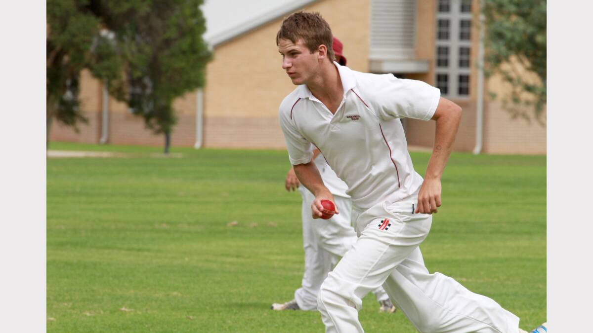 Tom Shannon strides in to bowl for Hanwood against Leagues Club. Picture: Anthony Stipo