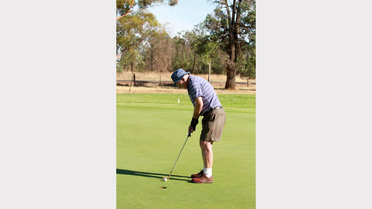 Bill Brown stands over his short putt. Picture: Anthony Stipo