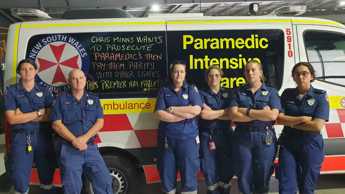 Griffith paramedics Shannen Murray, David Mecham, Melissa Burrow, Carmen Symonds, Gabby Cocks and Katherine Sgammotta. Picture by Cai Holroyd
