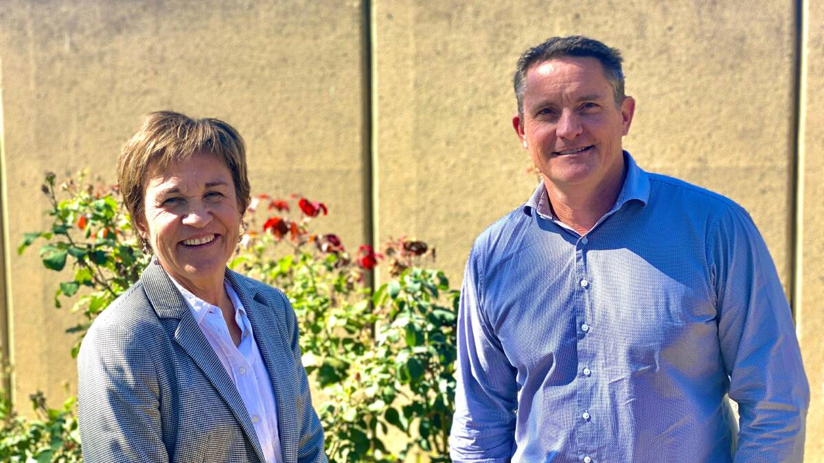 A NO BRAINER: Member for Murray Helen Dalton and Riverina Cancer Care CEO Damien Williams both say the bulk billing of radiation therapy treatment for cancer patients is an easy decision to make by the State Government. PHOTO: Supplied