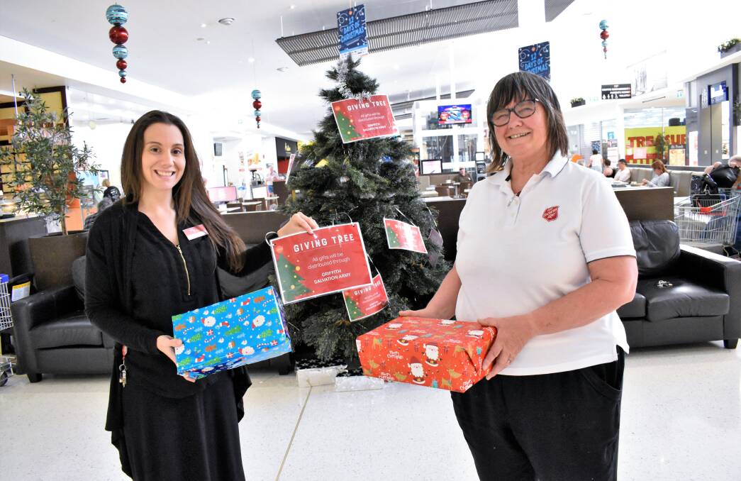 GIVING SEASON: Spendless store manager Frances McCaw and Griffith Salvation Army major Lyn Cathcart spread the Christmas spirit. PHOTO: Kenji Sato