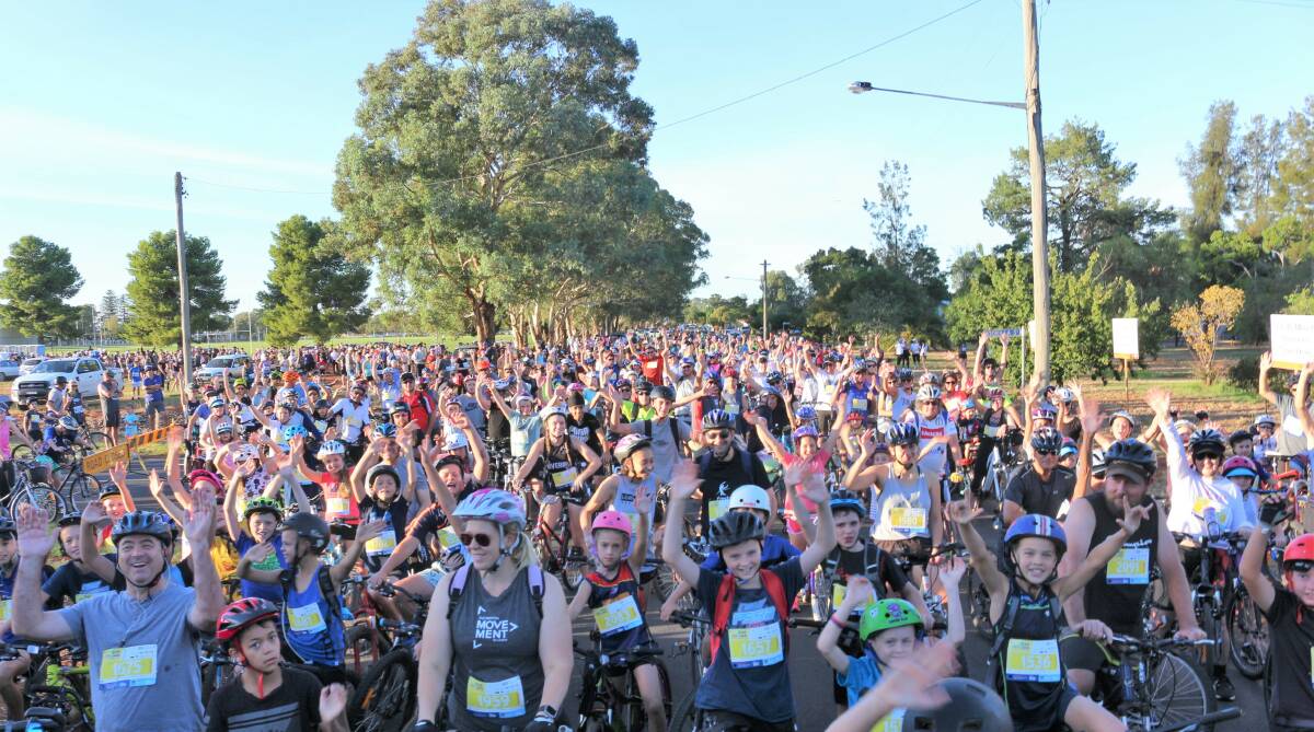 ON YOUR MARKS: The starting line near Jubilee Oval was packed with around 1200 cyclists, runners, and walkers. PHOTO: Kenji Sato