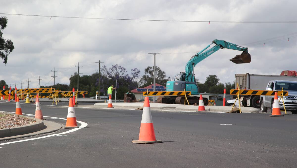 Road works: The construction underway at Hanwood Roundabout. Picture: Anthony Stipo. 