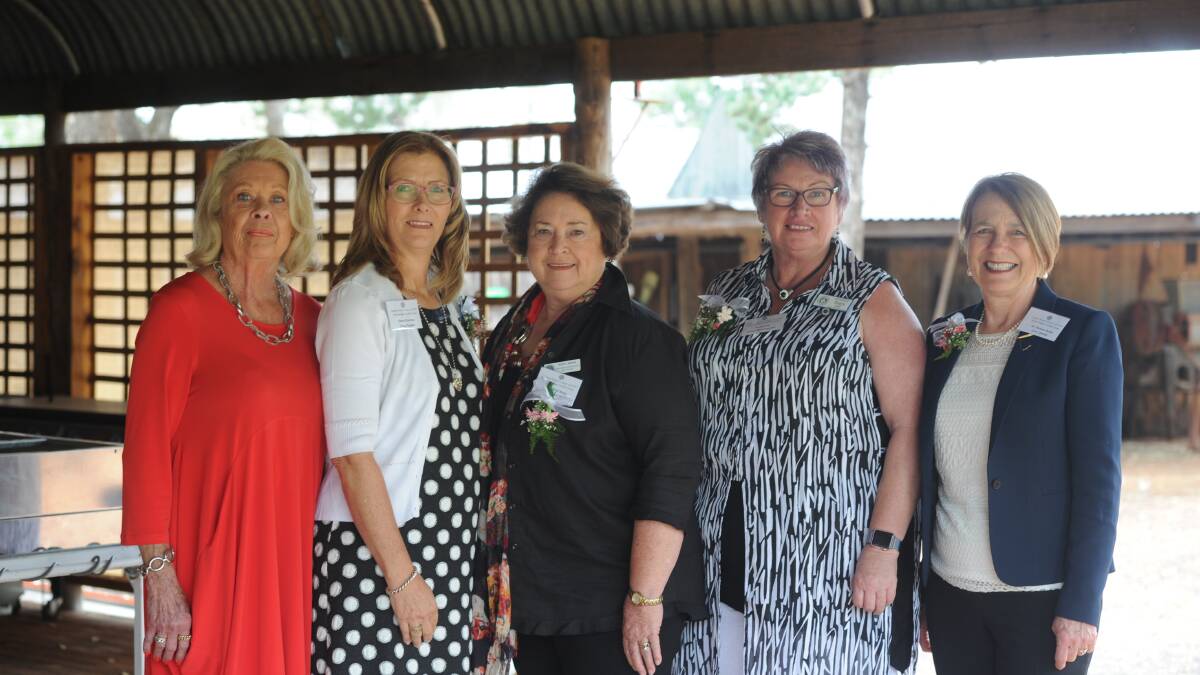 Lurline Dal Broi, Donna Robertson, Beryl Brain, Tanya Jolly and President of the National Council of Women Barbara Baikie.