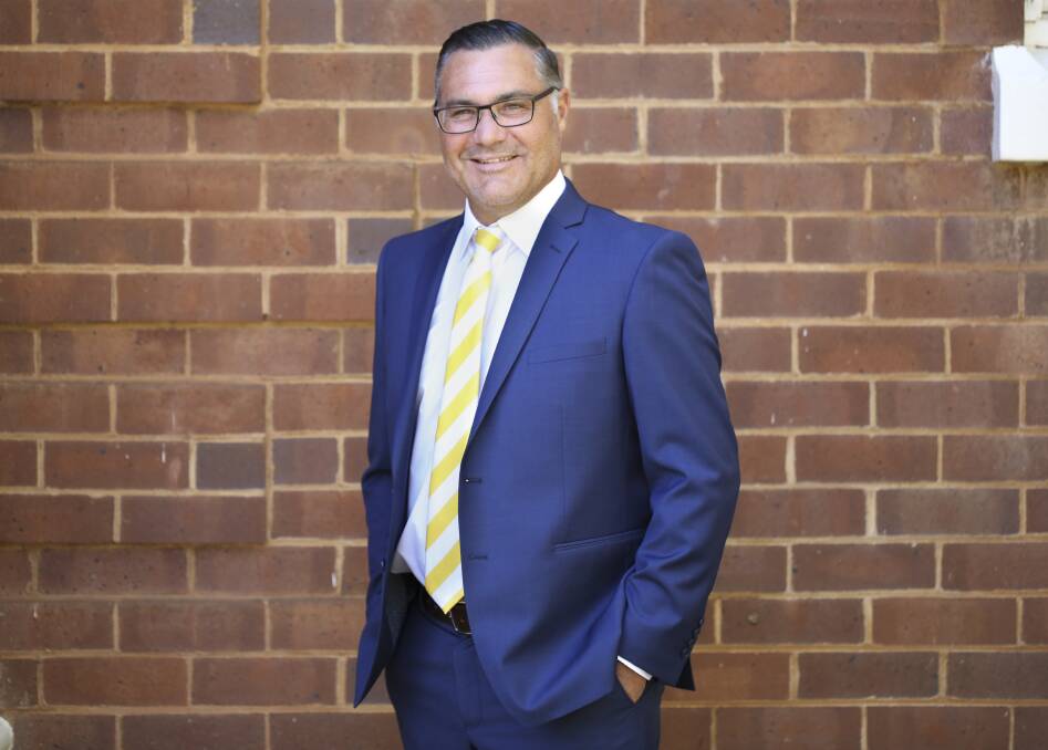 RODNEY ZUCCATO
Selling principal, licensee, licensed residential and rural sales consultant, stock and station agent, accredited auctioneer.