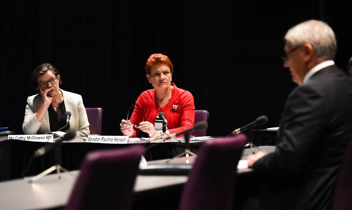 LISTENING TO COMPLAINTS: Indi MP Cathy McGowan and Senator Pauline Hanson asked questions during the Wodonga hearing of the parliamentary inquiry into the NBN rollout in April.