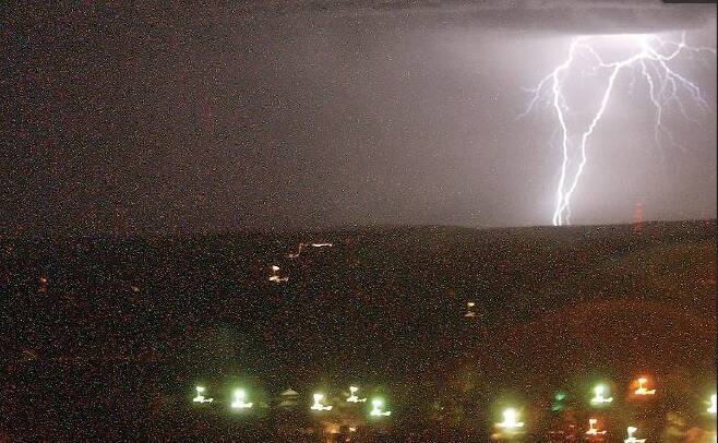 2002: Lightning crashed around Griffith on Tuesday night when an electrical storm
skirted the town at about 10pm. Unfortunately the storm only brought a smattering of rain that didn’t even register on the CSIRO weather summary. The Area News photographer Michael Kelly snapped this shot from atop Scenic Hill.