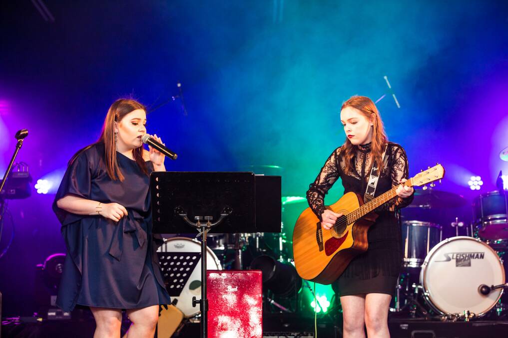 ON NOTE: Lara Camm and Anastasia Comarin wowed guests with their soulful acoustic brand on Friday night. PHOTO: EM Photography