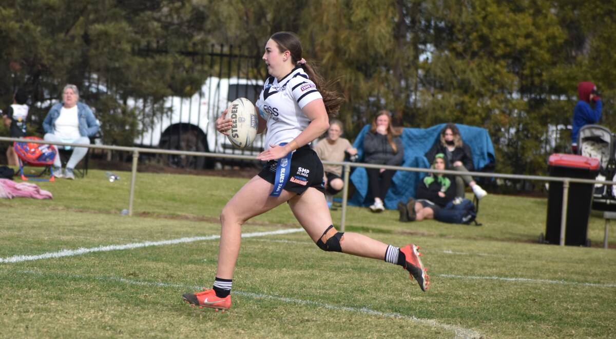 RACING AWAY: Rachel-Rose Priest scored the Black and Whites first try as they fell just short in their clash with the Greens. PHOTO: Liam Warren