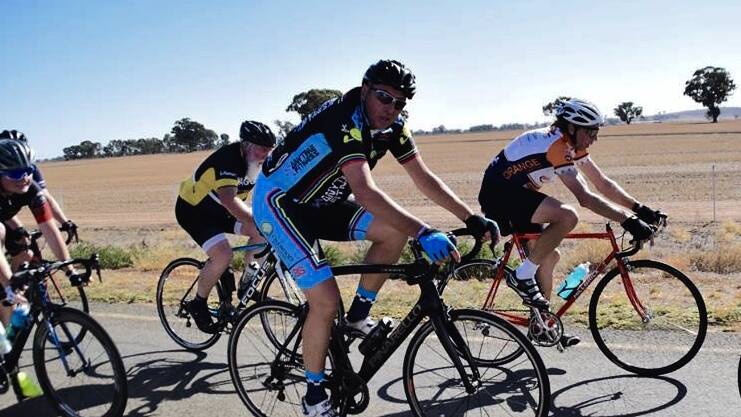 PUSHING ALONG: Frank Signor looks to make an impression at the Cobram Interclub meeting held recently. PHOTO: Contributed