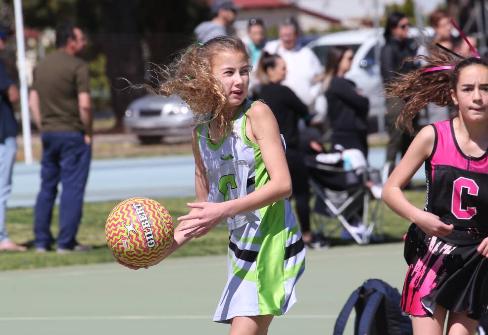 Charlee King playing in the Griffith Netball Assciation competition last season