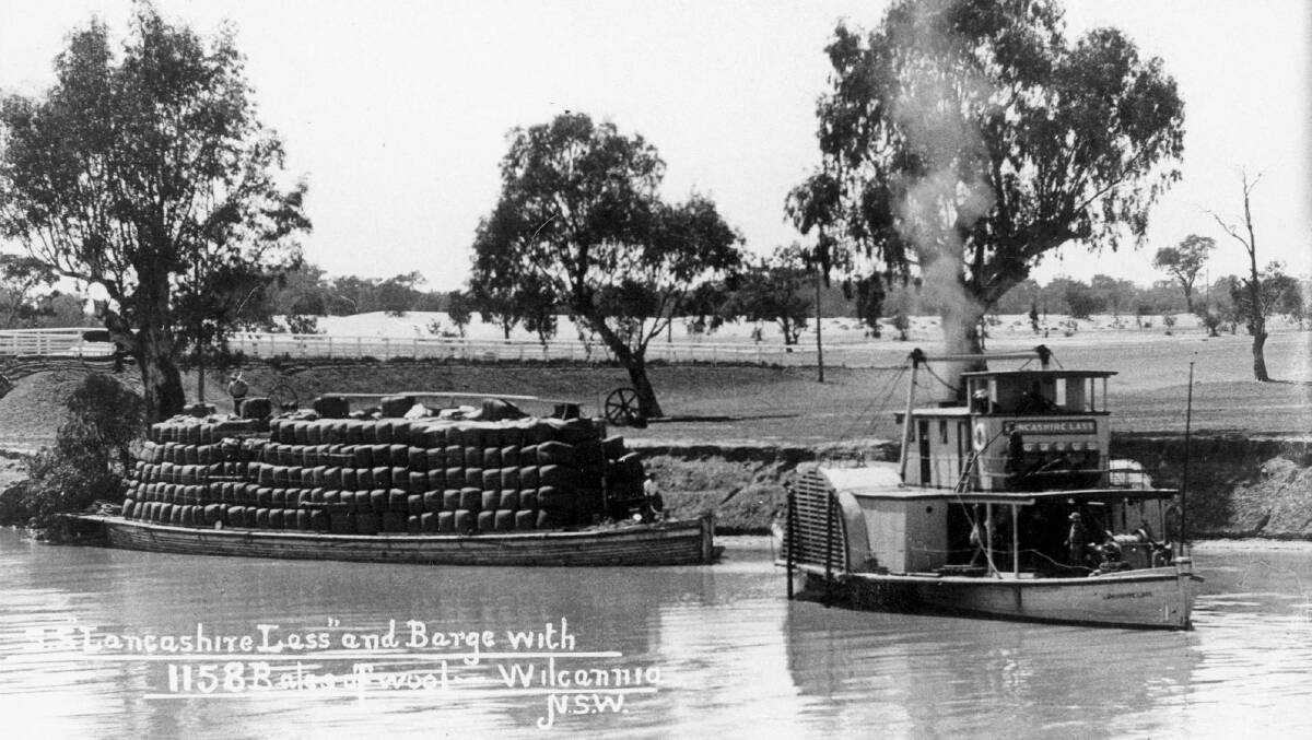 Paddle steamer Lancashire Lass pulling a barge with 1158 bales of wool at Wilcannia, NSW in 1905. Picture courtesy of State Library of NSW.