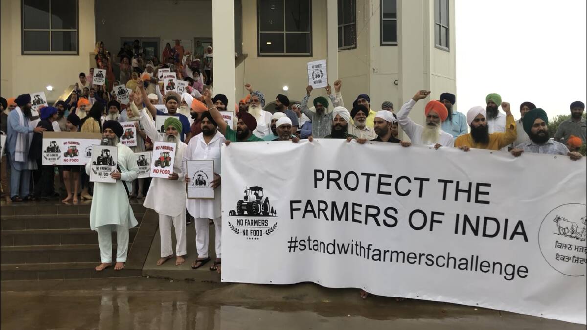 SOLIDARITY: Members of the local Sikh community in Griffith show their support for the protesting farmers in India. PHOTO: Monty Jacka