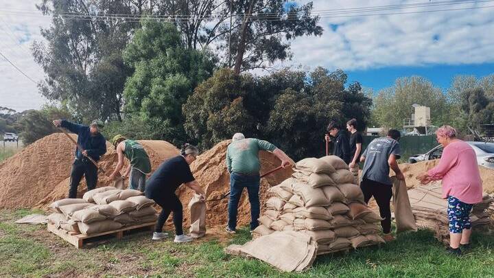 Volunteers preparing sandbags in Narrandera as the town braces for the eight metre flood peak expected to arrive on Sunday afternoon. Picture by NSW SES Narrandera Unit