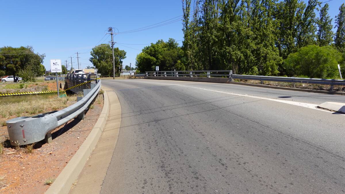 The Merrigal Street bridge over the canal has no safe space for pedestrians to use. Photo: Monty Jacka.