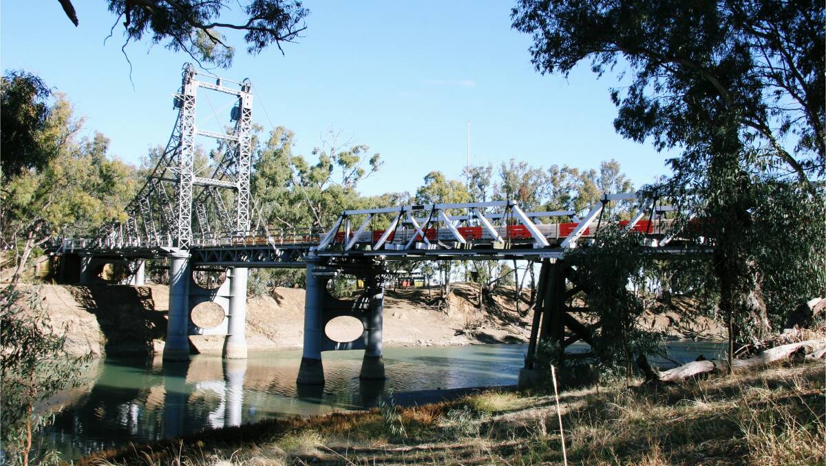 Road trains allowed on old bridge