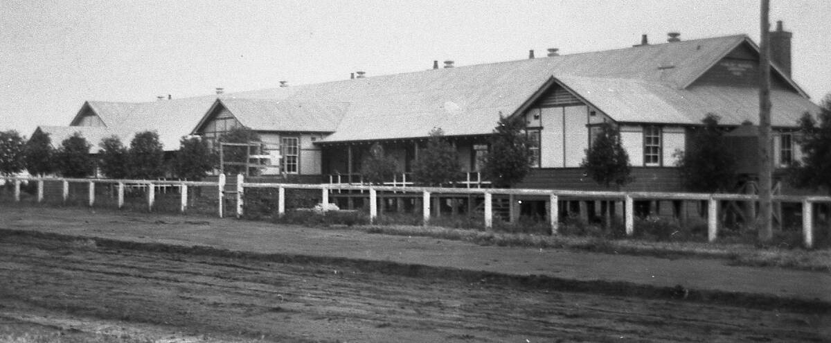 LEARNING: Griffith Public School in about 1920.