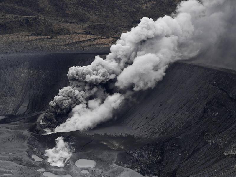 A volcano has erupted on Japan's Jyshu island, sending smoke and ash billowing from Mt Shinmoe.