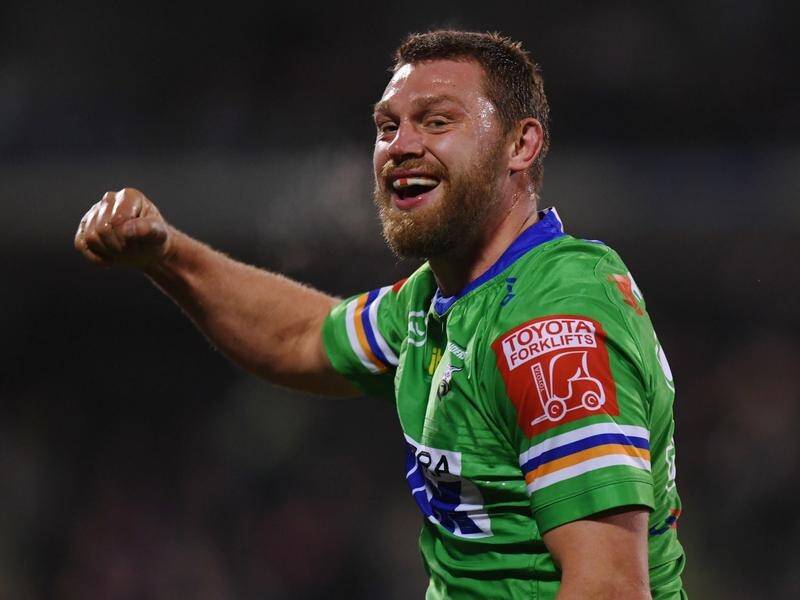 Elliott Whitehead has committed his future to Canberra until the end of the 2024 NRL season.