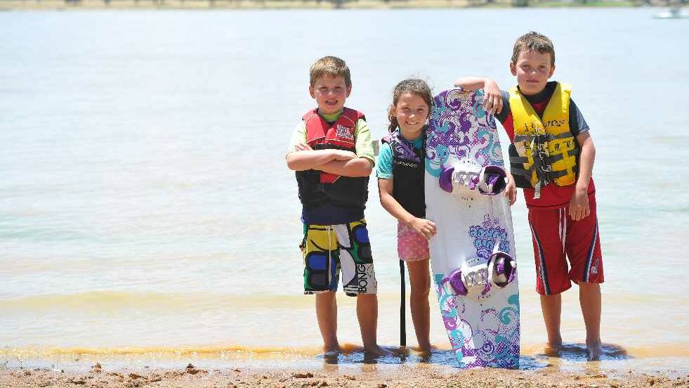 Toby, 7, Lauren, 8, and Lachlan Golden, 9, at Lake Albert. Picture: Addison Hamilton